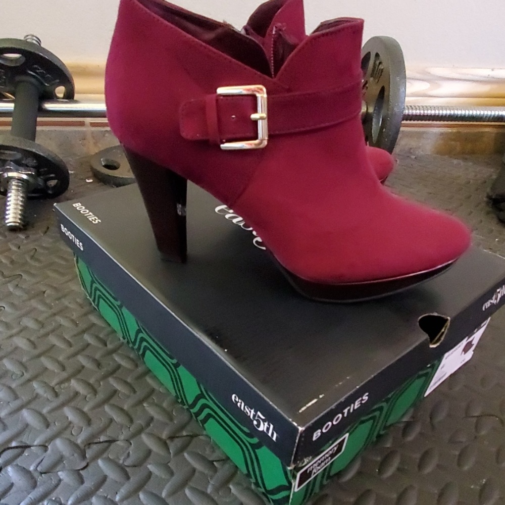 New burgundy  east 5th booties